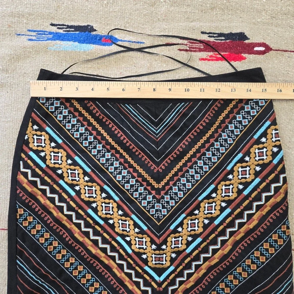 Rockin C Black‎ Tribal Mini Skirt Embroidered 2010s M 15x17 Trendy Aesthetic